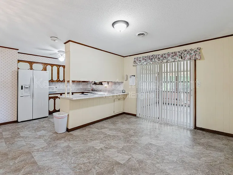 4537 Shawnee Dr — Photo 7