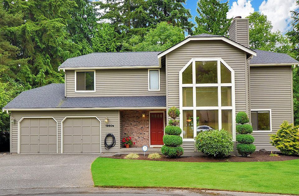 Delightful, well maintained two story home on a flat lot in great cul-de-sac location..Newer roof and paint. Fantastic Northshore Schools! Minutes to shopping and convenient to freeway access. 