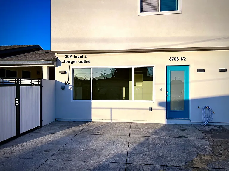 1/2 Flower St — Photo 6