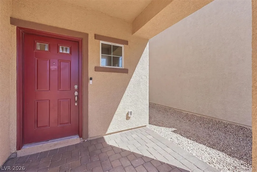 4 bed, 2.5 bath, 2425 sqft, $2,350 — Photo 2