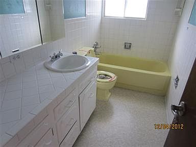 5th image of 2355 S Lansing St