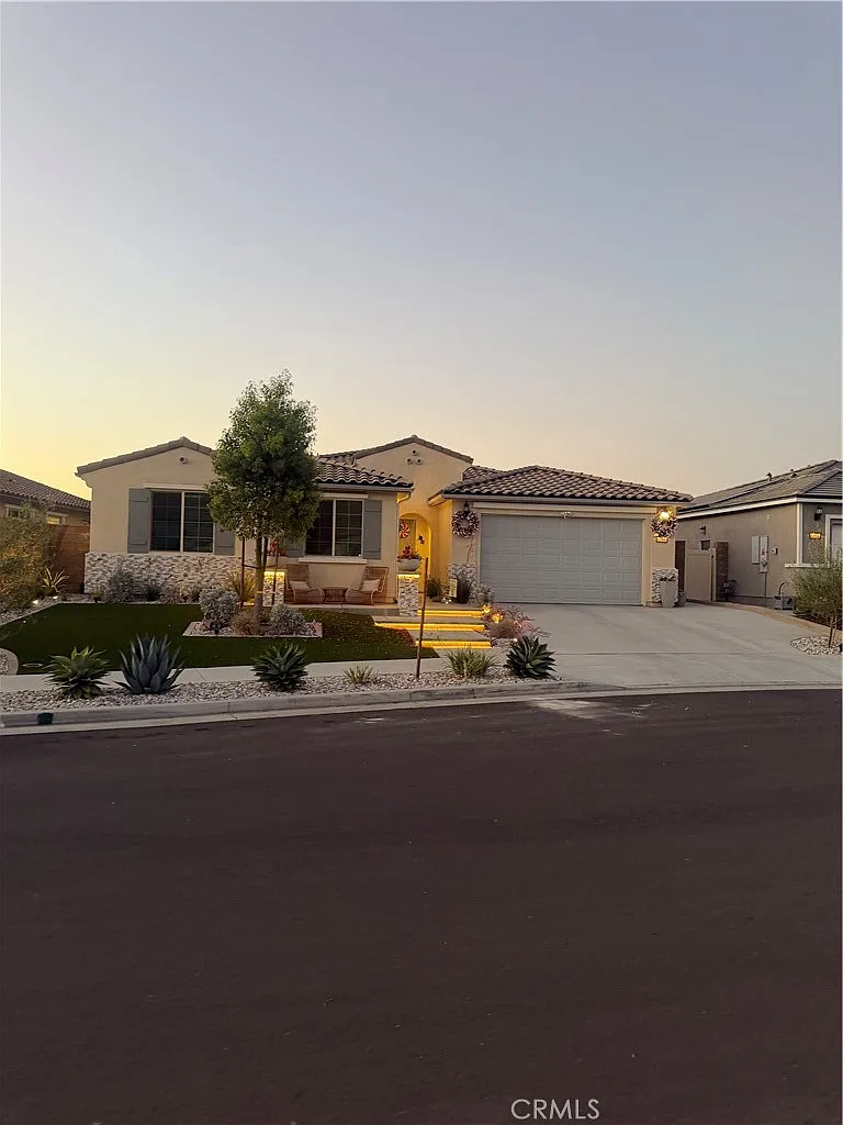 1 bed, 700 sqft, $1,900 — Photo 1