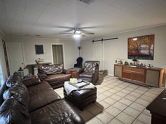 5th image of 105 Magnolia Dr
