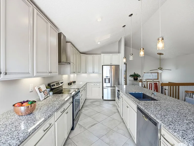 7567 Liberty Bell Dr — Photo 3