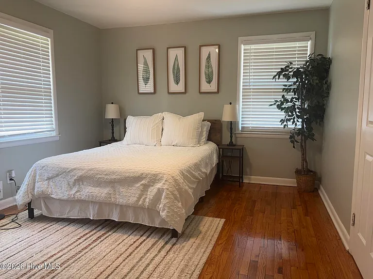 539 Martin Ln — Photo 13