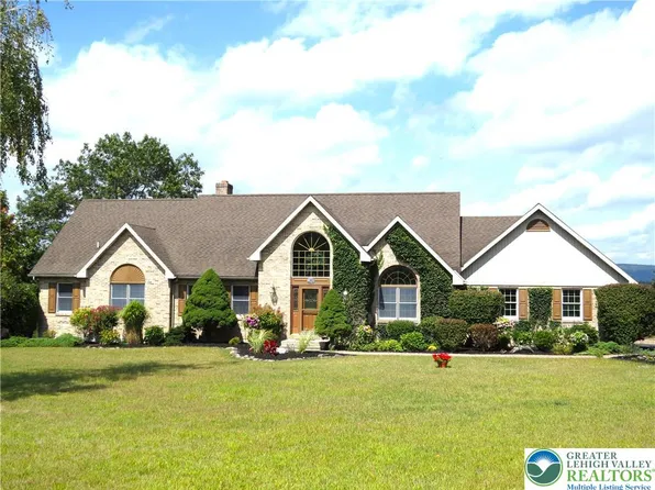 345 Beaver Run Dr, Nazareth, PA 18064