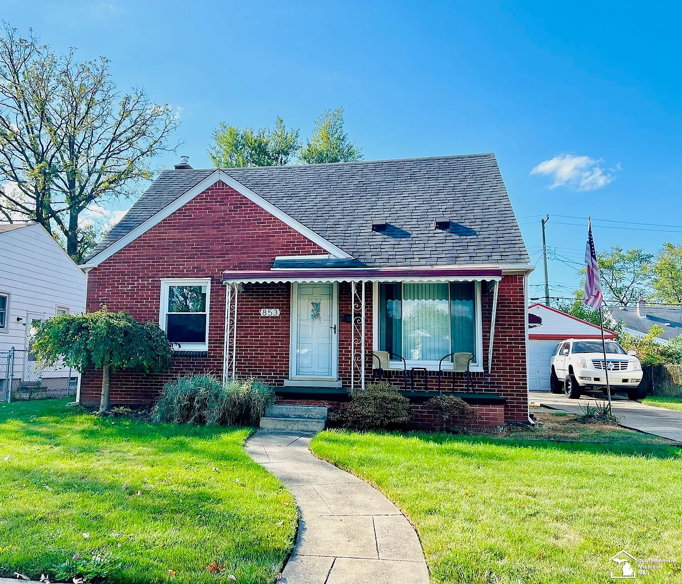 853 Mill St photo 1