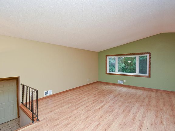 5th image of 18401 Waco St NW