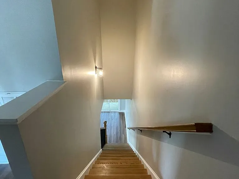625 E 3rd St #11 — Photo 14