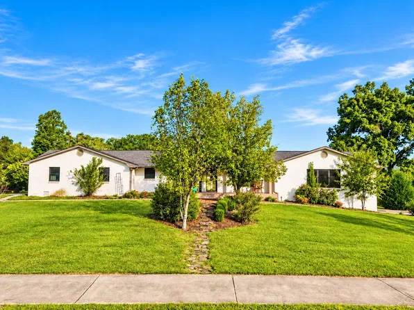 4301 Wildwood Rd, Maryville, TN 37804