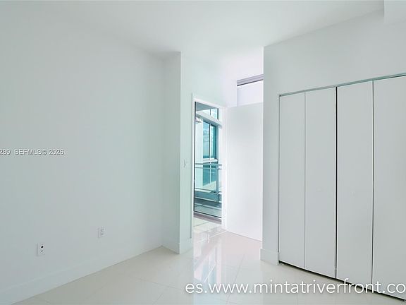 5th image of 92 SW 3rd St APT 2706