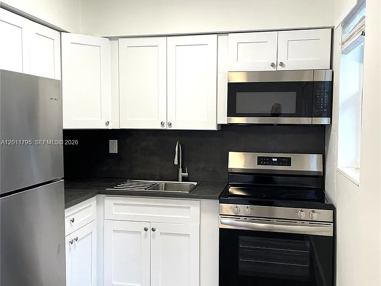 601 S 19th Ave #7 — Photo 8