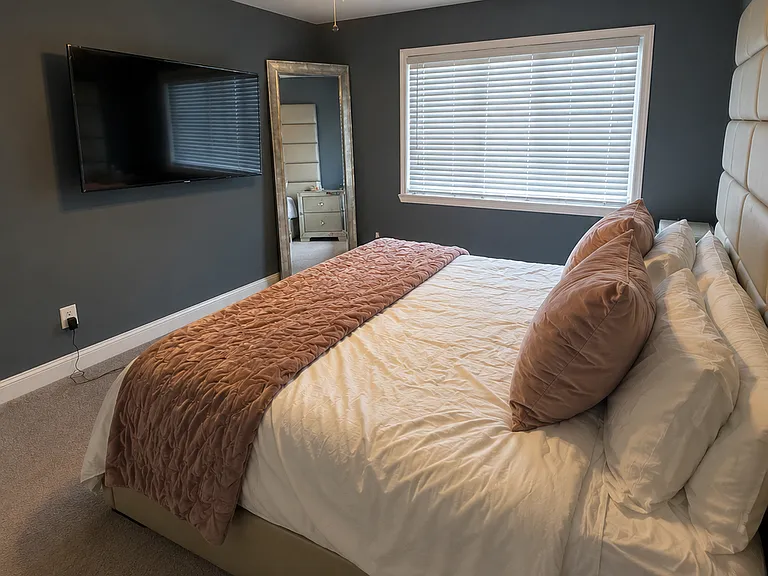 1216 E Cold Spring Ln — Photo 2