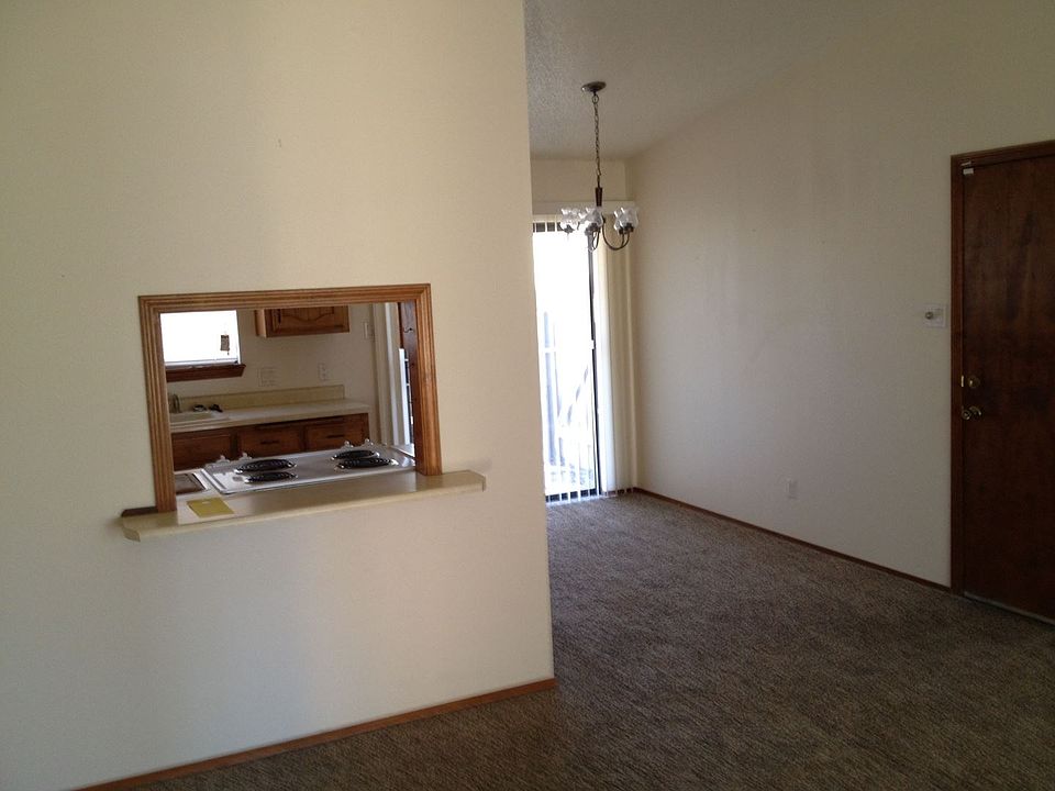 2nd image of 1023 Ivy Dr