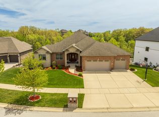 8907 Hillside Dr, Saint John, IN 46373