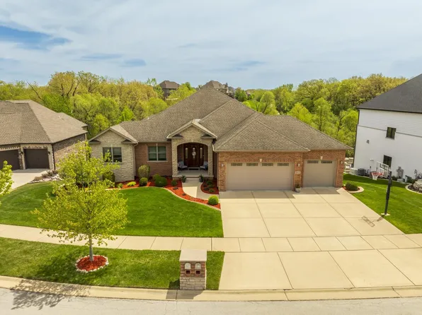 8907 Hillside Dr, Saint John, IN 46373