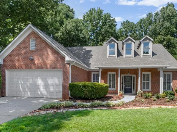 1320 Gran Forest Dr, Cumming, GA 30041