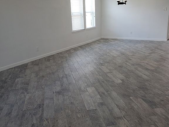 5th image of 318 Apache Field Ln