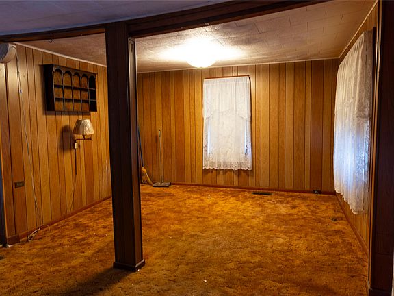 5th image of 360 W Beecher Hill Rd