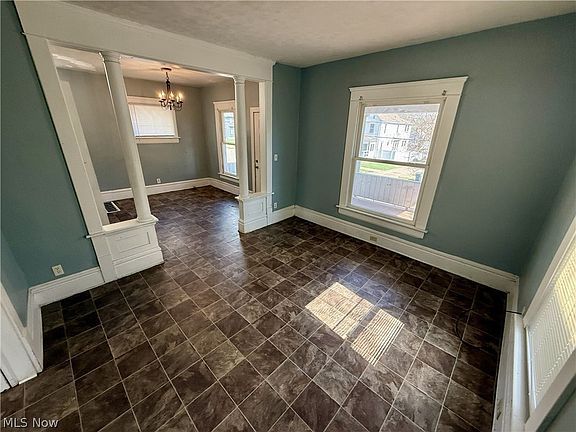 3rd image of 222 Rhodes Ave
