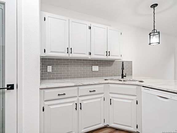5th image of 3605 Hidden Dr #116 E1
