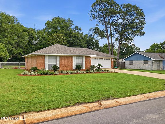 5th image of 16304 Waycross Dr