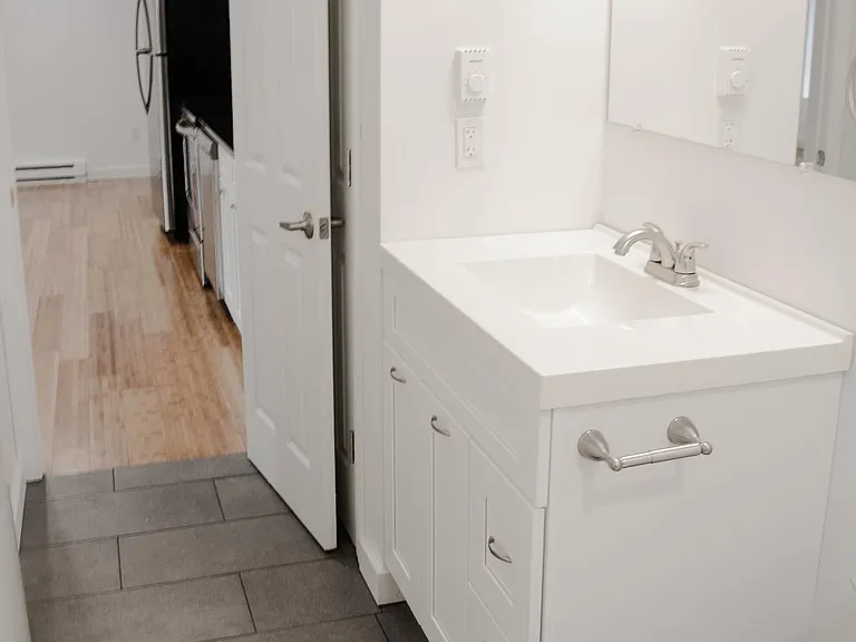 541 Main St #4 — Photo 8