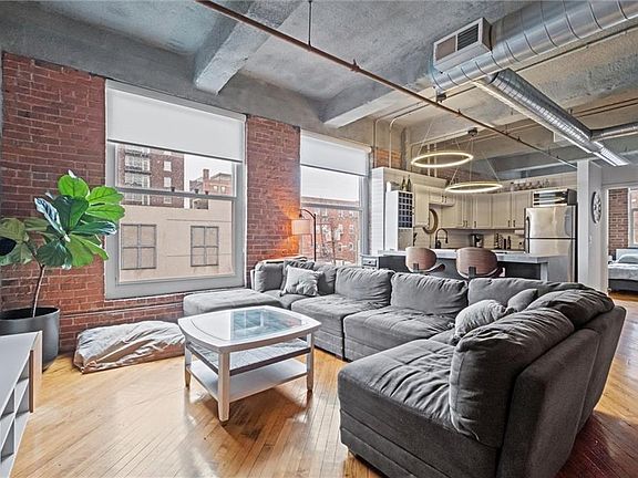 4th image of 2029 Wyandotte St APT 310