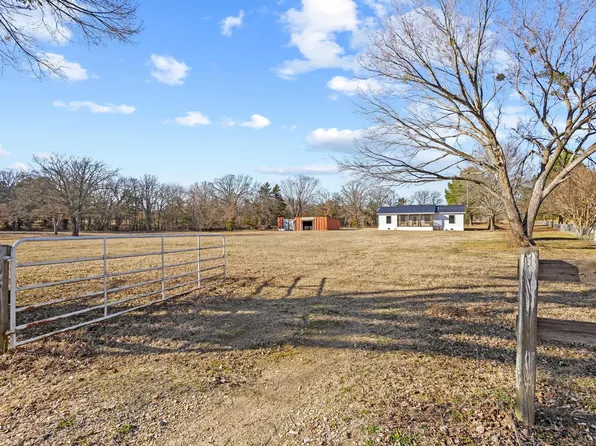 4572 County Road 2700, Telephone, TX 75488