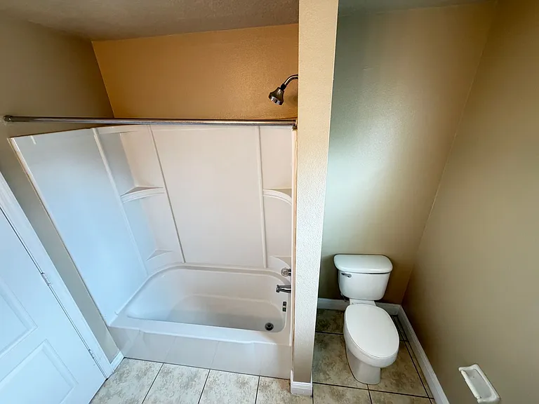 2411 Grasmere View Pkwy N — Photo 38