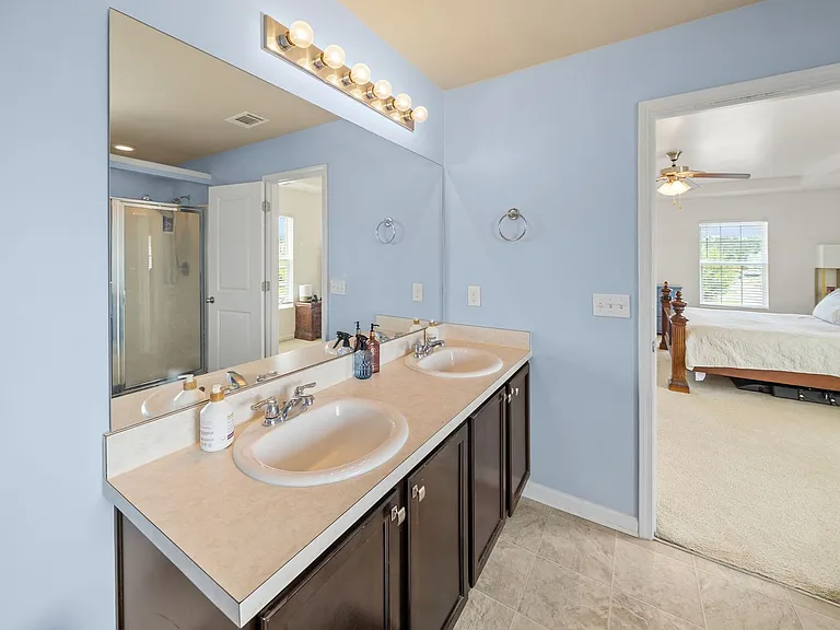 415 Valdez Ct — Photo 32