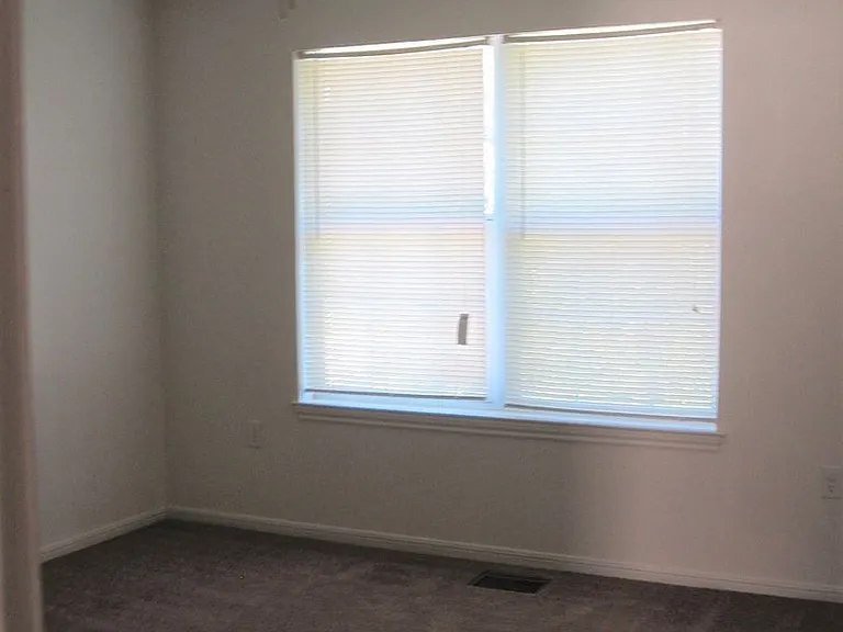 604 N. Main — Photo 10