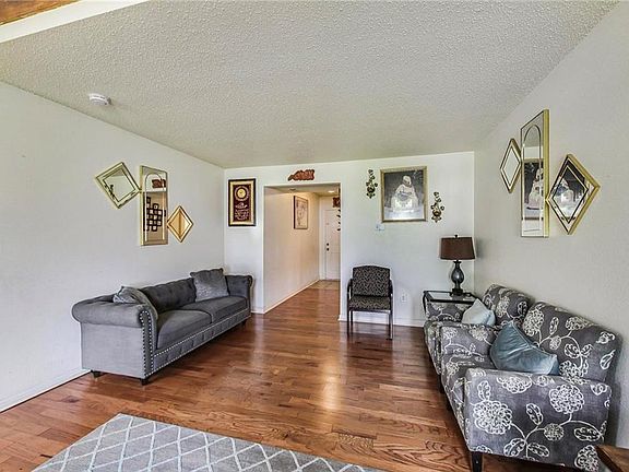 5th image of 4243 Village Bend Ln