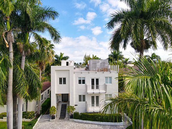 2nd image of 213 Palm Ave