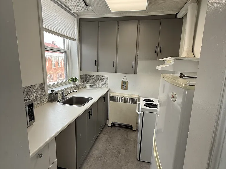 51 Queen St E #1 — Photo 3