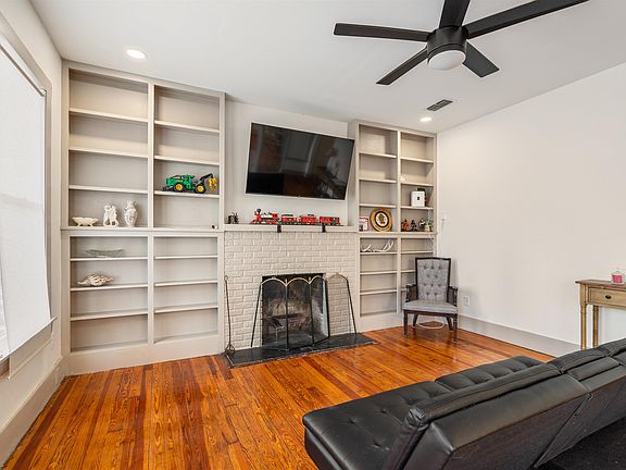 4th image of 2248 Las Vacas St