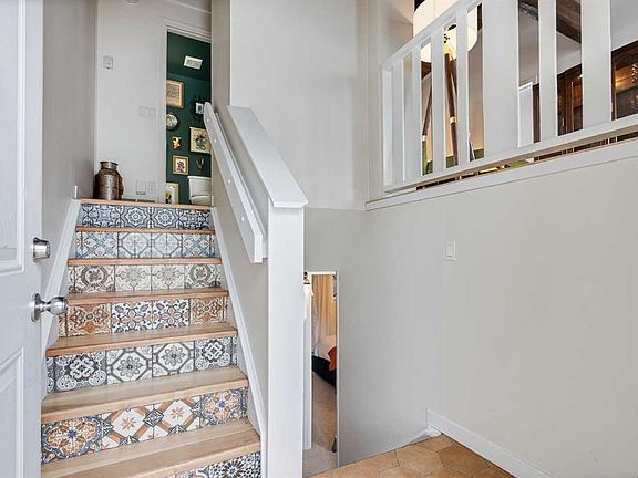 2nd image of 120 Oaktree Ln SW