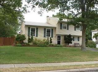 3 Spad Ln, Holbrook, NY 11741