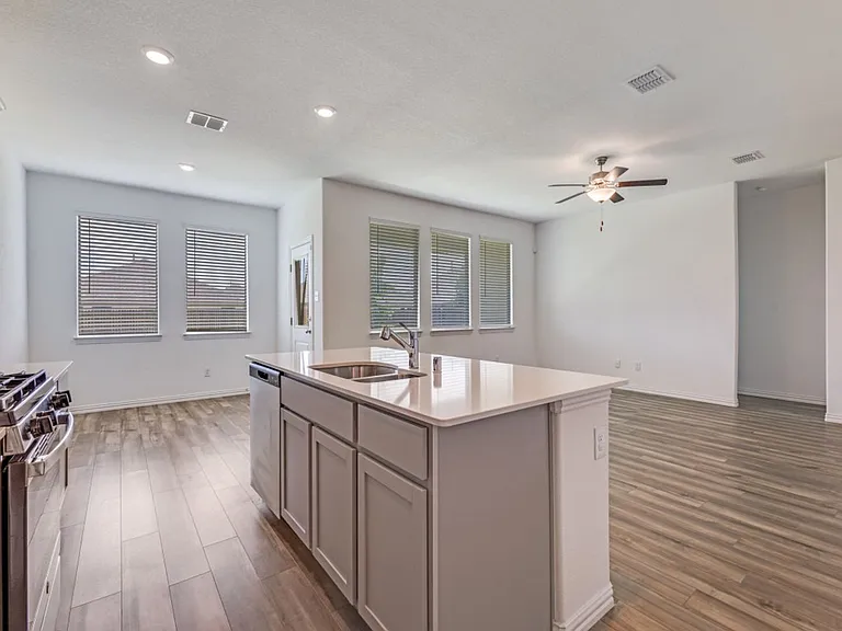 1601 Madison Dr — Photo 11