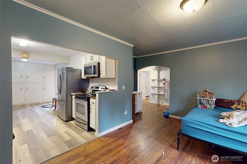 2nd image of 1516 Riddell Street