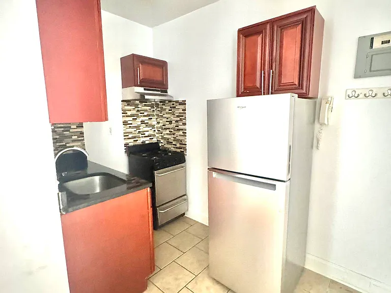413 E 70th St #16 — Photo 5