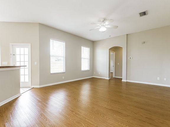 3rd image of 4031 Dickinson Pl