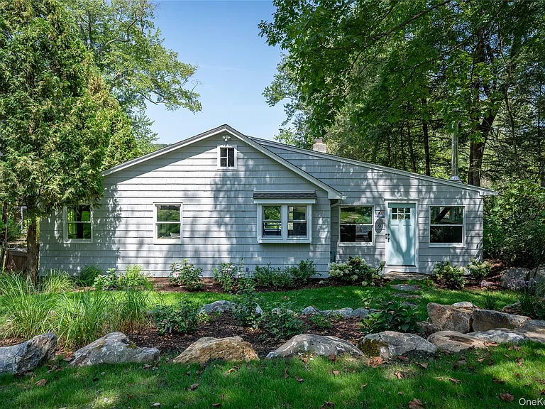 9 S Shore Dr — Photo 2