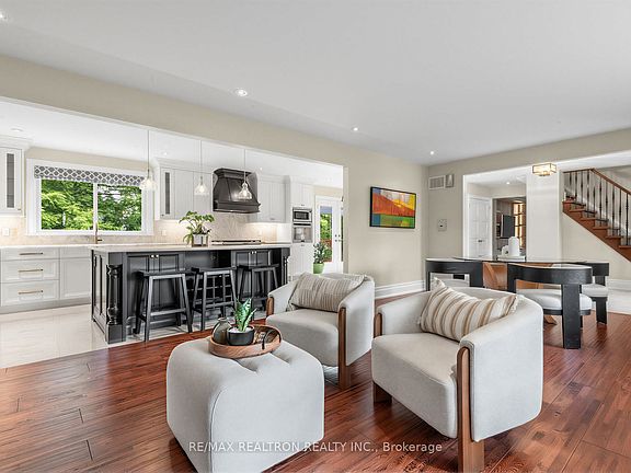 4th image of 71 Fletcher St