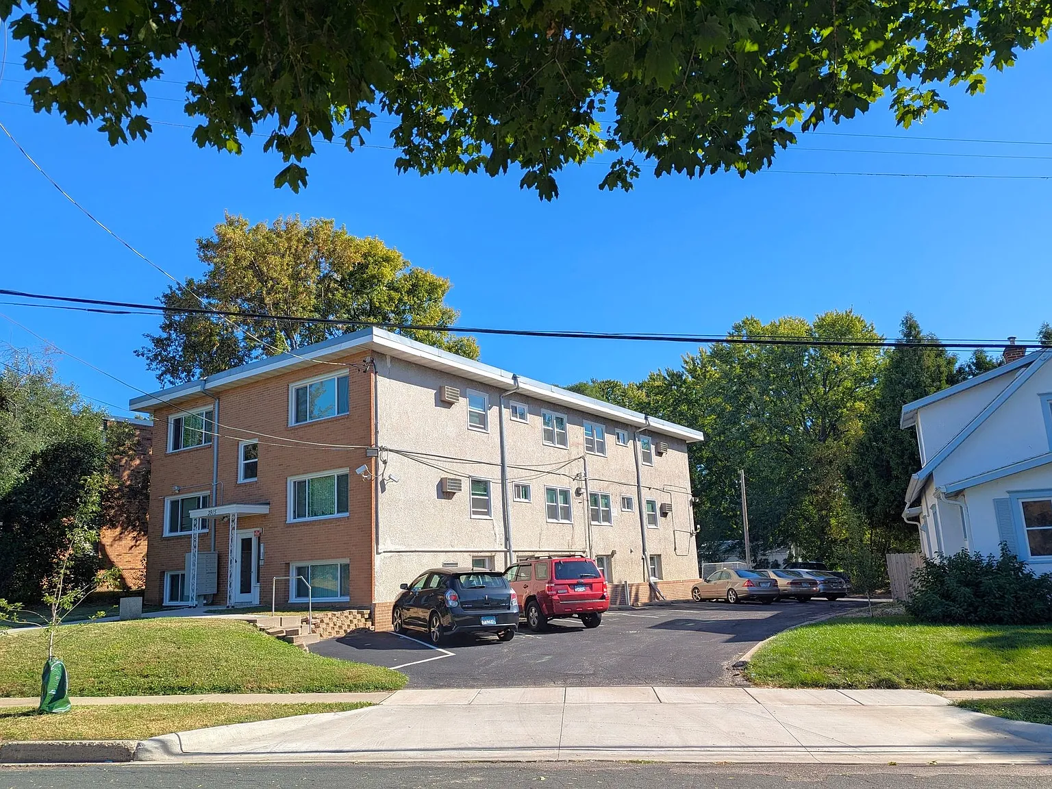 3915 Lookout Place — Photo 2