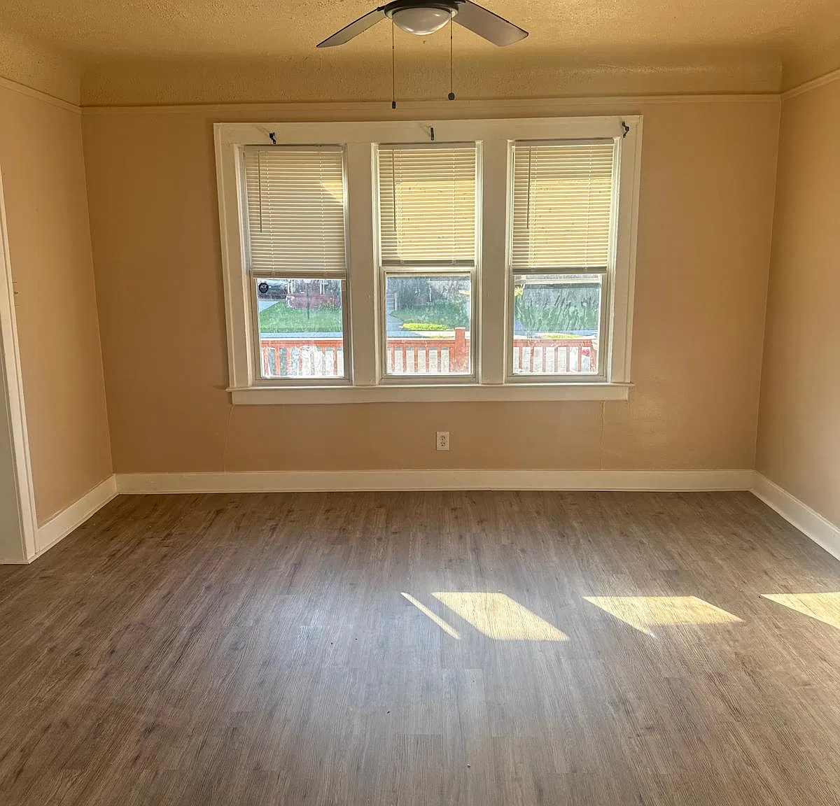 3 bed, 1152 sqft, $1,400 — Photo 2