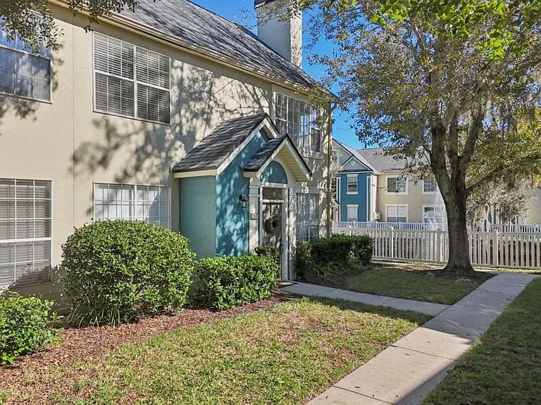 13700 Richmond Park Dr N #12071207 — Photo 2