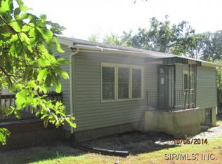 1709 Winter Ln, Godfrey, IL 62035