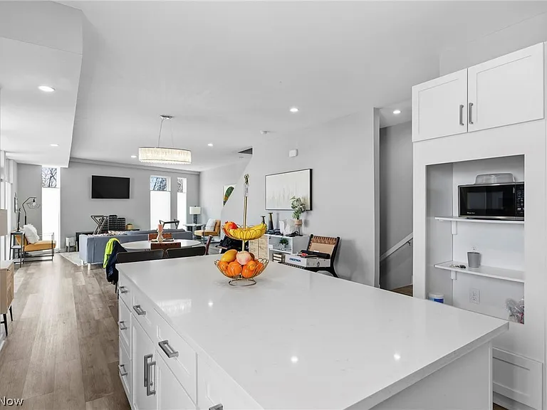 402 Jefferson Ave — Photo 8