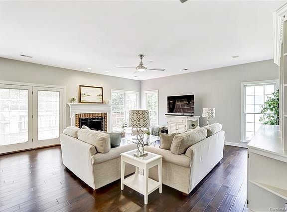 4th image of 12420 Landing Green Dr